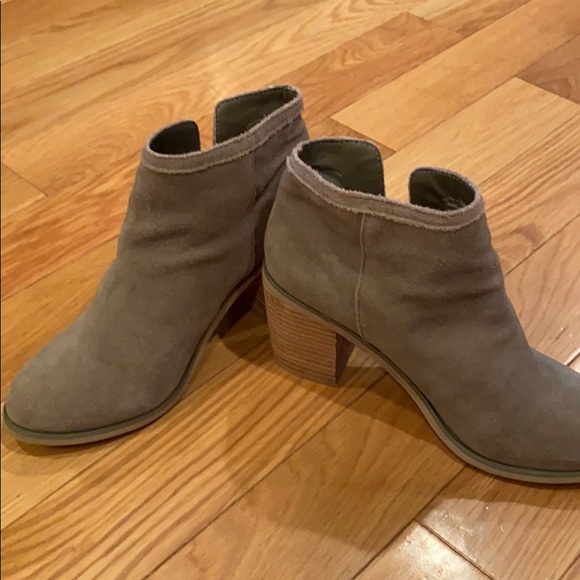 Urban Outfitters Booties - Picture 2 of 4